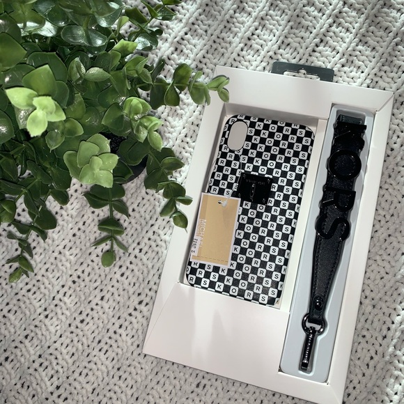 MK Checkerboard Logo Leather Wristlet iPhone Case - Picture 3 of 6